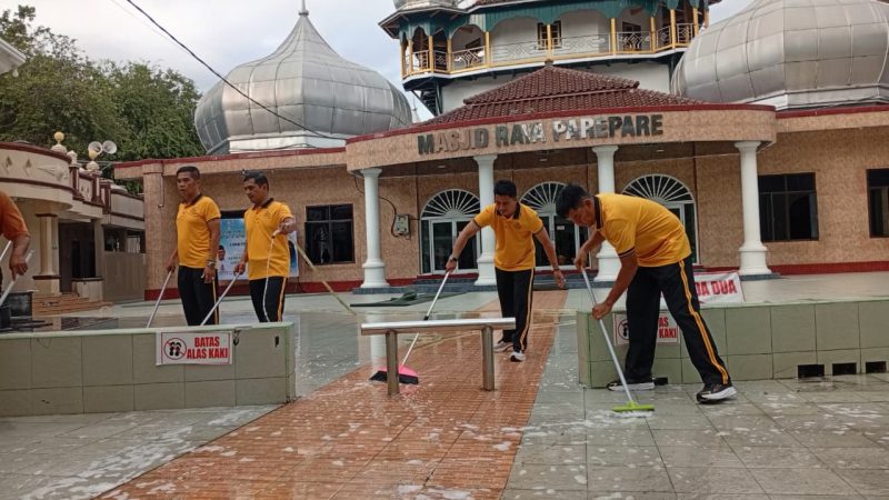 Bersih-Bersih Rumah Ibadah, Bhakti Religi Polres Parepare Sambut Hari Bhayangkara ke-80