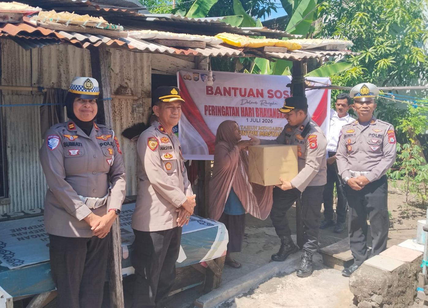 Hari Bhayangkara ke-80, Polres Parepare Salurkan Bantuan Sosial bagi Keluarga Pra Sejahtera