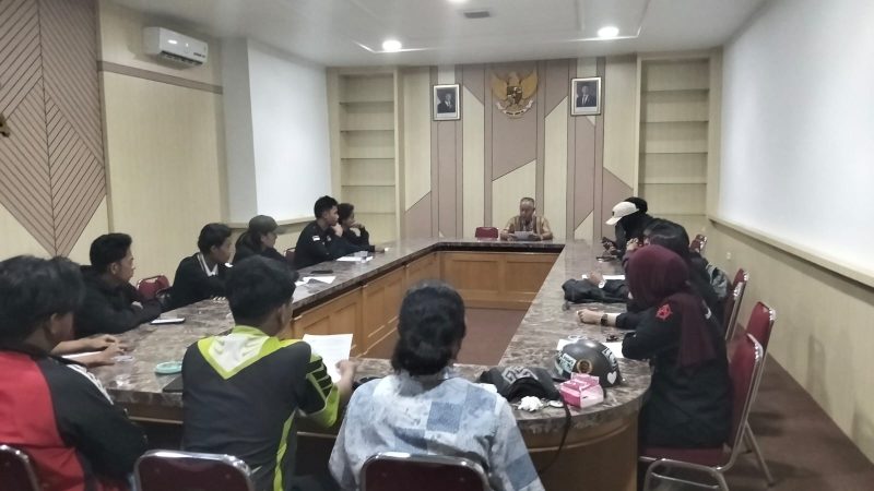 Anggota DPRD Pinrang Temui Massa Aksi soal Nilai Tukar Rupiah