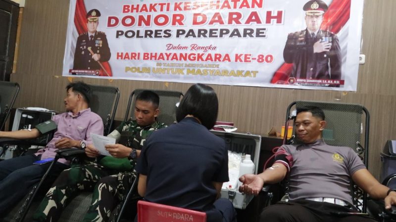TNI-Polri di Parepare Lakukan Donor Darah Sambut Hari Bhayangkara ke-80