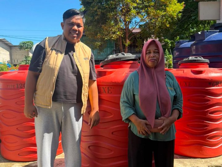 Kepala Desa Pitue Serahkan Bantuan Bak Air untuk Warga Kampung Pare’e Hadapi Ancaman Kemarau Panjang