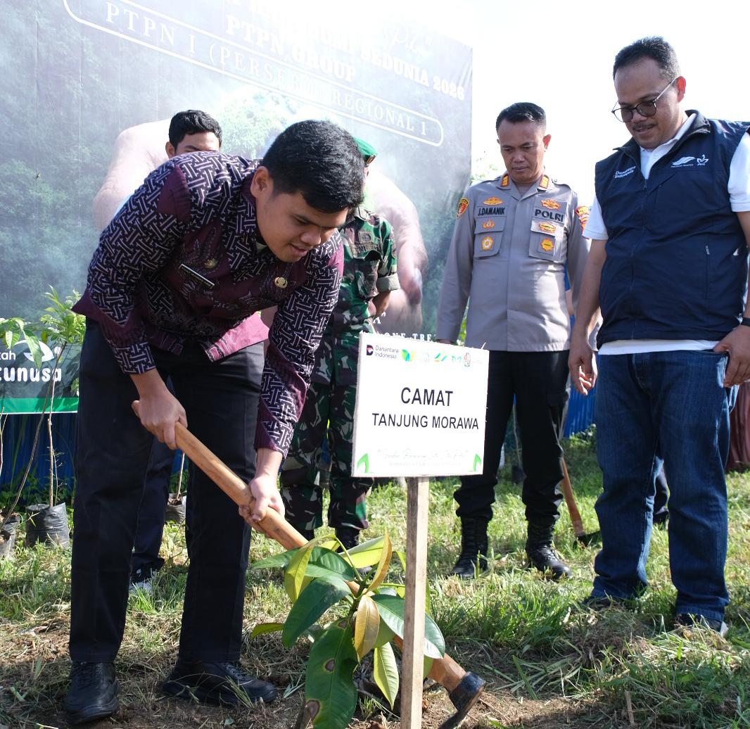 PTPN I Regional 1 dan Forkopimcam Tanjung Morawa Tanam 300 Pohon Peringati Hari Bumi dan HUT Deli Serdang ke-80