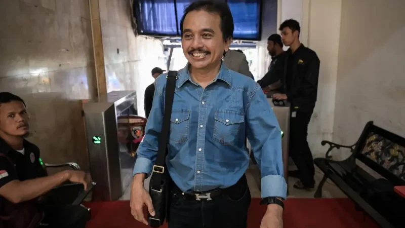 Roy Suryo Dikabarkan Dijemput Polisi Pagi Tadi