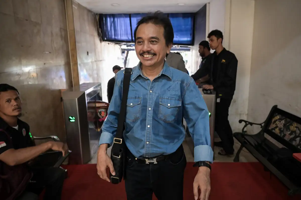 Roy Suryo Dikabarkan Dijemput Polisi Pagi Tadi