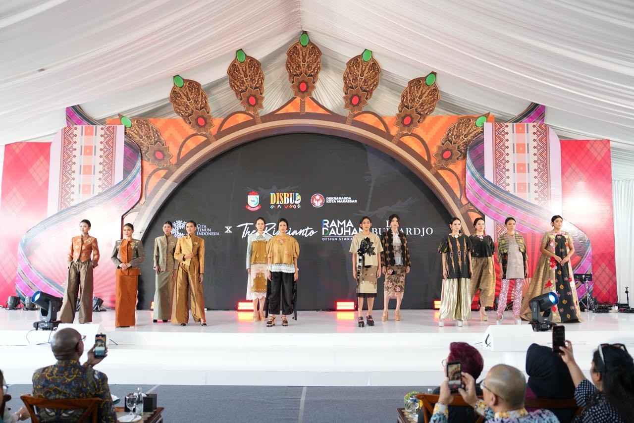 Tenun Nusantara Memukau Delegasi Dunia di Makassar, Melinda Aksa: Warisan Budaya Indonesia Mendunia
