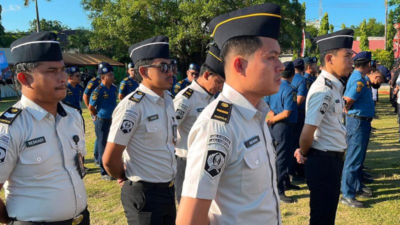 Pegawai Lapas Parepare Hadiri Upacara Peringatan Hari Bhayangkara ke-80 di Lapangan Andi Makkasau