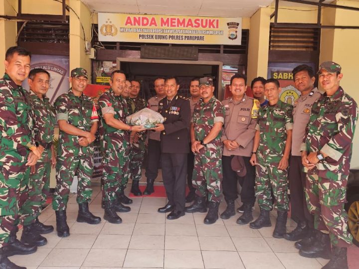 Turut Merasakan Semangat Hari Bhayangkara ke-80, Koramil 1405-01 Beri Kejutan Penuh Makna untuk Polsek Ujung