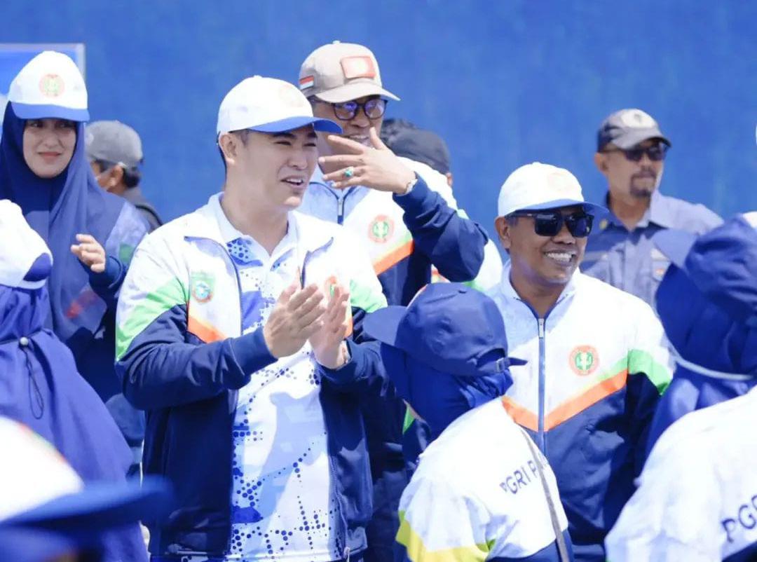 Bupati MYL Pimpin Defile Kontingen Pangkep, Optimist Raih Juara Umum di Porsenijar PGRI Sulsel 2026