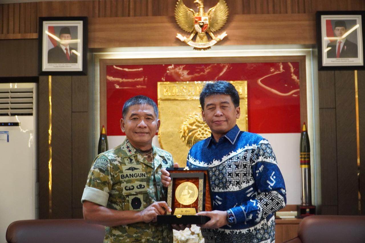 Jaga Kedaulatan Ekonomi Negara, Kanwil DJP Sulselbartra dan Kodam XIV/Hasanuddin Perkuat Sinergi Strategis