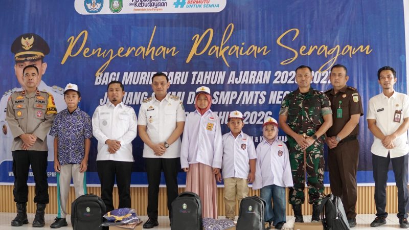 Tasming Hamid-Hermanto Realisasikan Janji Seragam Sekolah Gratis untuk Pelajar Parepare