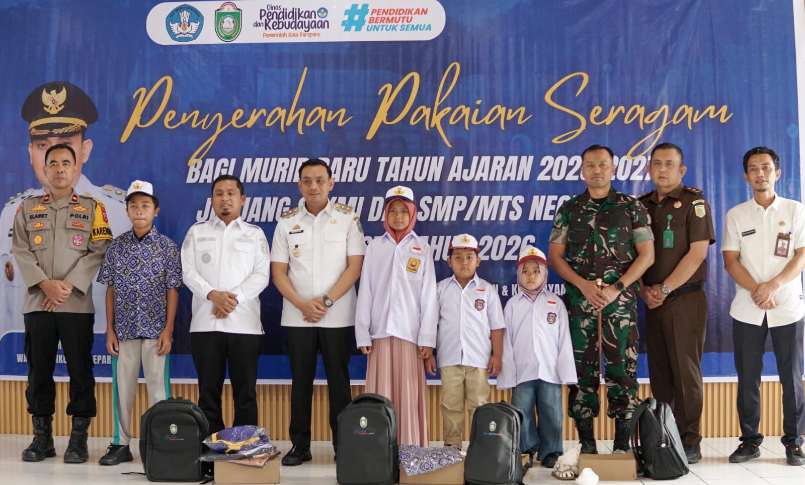 Tasming Hamid-Hermanto Realisasikan Janji Seragam Sekolah Gratis untuk Pelajar Parepare