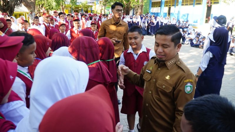 Tinjau MPLS, Wali Kota Tasming Hamid Ingatkan Siswa Baru Sarapan agar Lebih Fokus Belajar