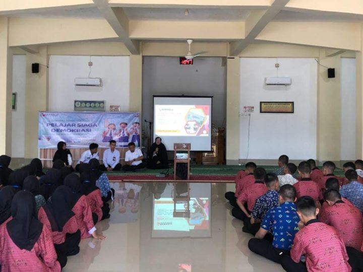 Bawaslu Parepare Edukasi Pelajar SMAN 2 melalui Program Bawaslu Menyapa Gen Z