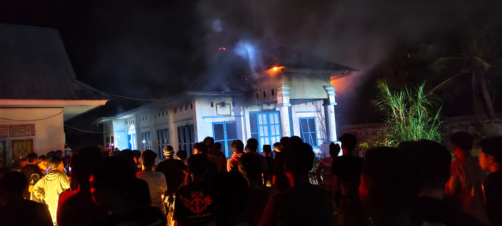 Gedung PKK Kantor Camat Lanrisang Terbakar