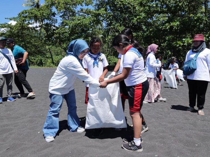 Lindungi Ekosistem Laut, Pertamina Trans Kontinental Gandeng Masyarakat Jaga Kebersihan Pantai di Bitung