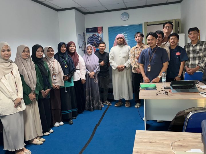 Imam Masjid 99 Kubah Berikan Nasihat Spiritual di Decimal Education Center, Ingatkan Pentingnya Syukur dan Doa
