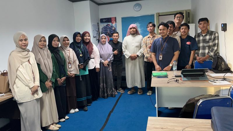 Imam Masjid 99 Kubah Berikan Nasihat Spiritual di Decimal Education Center, Ingatkan Pentingnya Syukur dan Doa