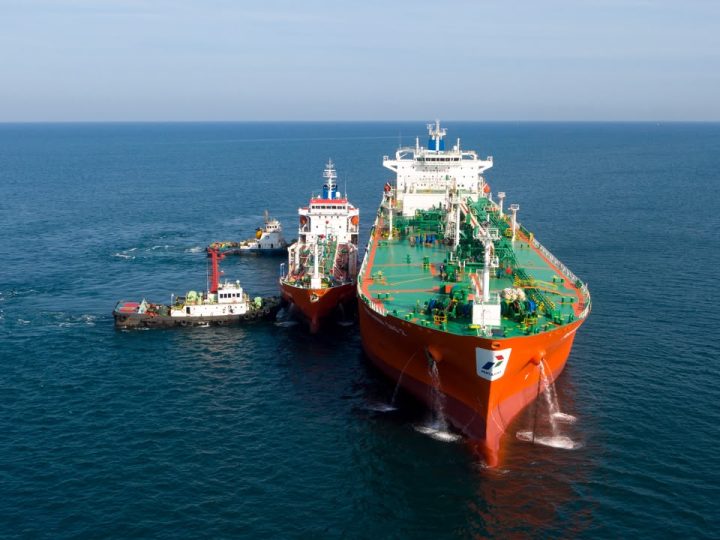 Pertamina Sulawesi Operasikan Perdana Ship to Ship Kolonodale, Perkuat Distribusi B50 di Kawasan Timur Sulawesi