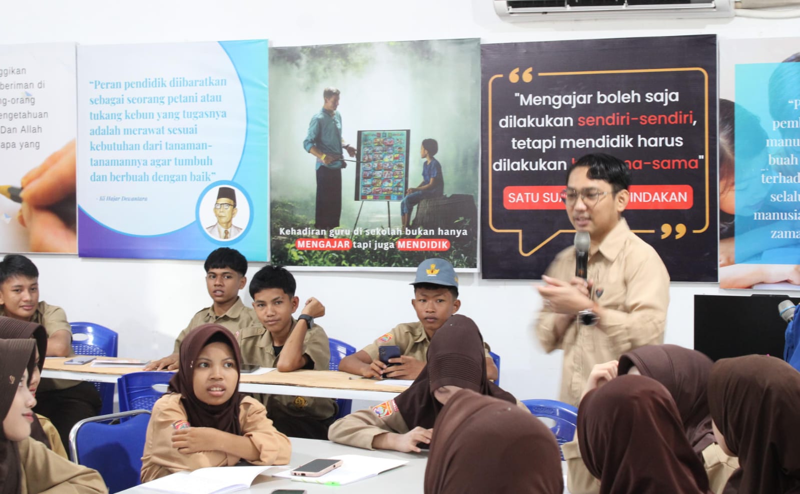 Pelajar jadi Pemilih Cerdas, KPU Parepare Beri Literasi Pemilih Pemula di SMKN 1