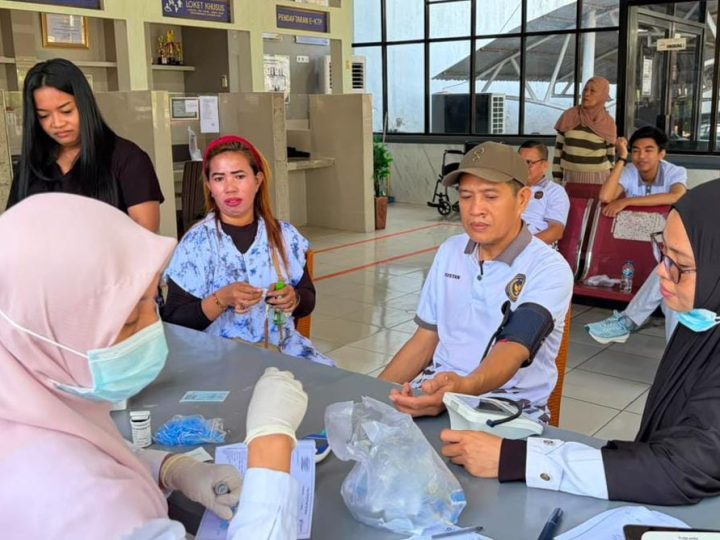 Lapas Parepare Hadirkan Layanan Pemeriksaan Kesehatan Gratis bagi Pembesuk dan Masyarakat