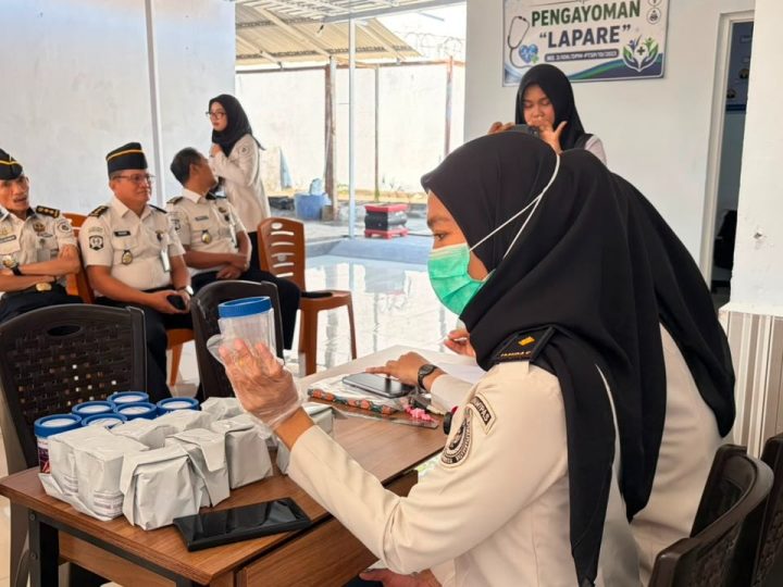 Lapas Parepare Laksanakan Tes Urine Rutin Dukung 15 Program Aksi Menteri IMIPAS