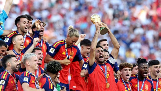 Tumbangkan Juara Bertahan, Spanyol Rebut Takhta Sepak Bola Dunia dan Cetak Rekor