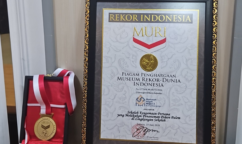 MAN 3 Kota Makassar Raih Rekor MURI Berkat Gerakan Tanam 1.000 Pohon Palem