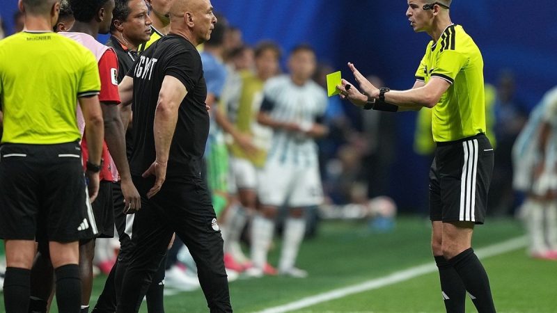 Pelatih Mesir Murka, Wasit Dianggap Beri Jalan Argentina untuk Menang