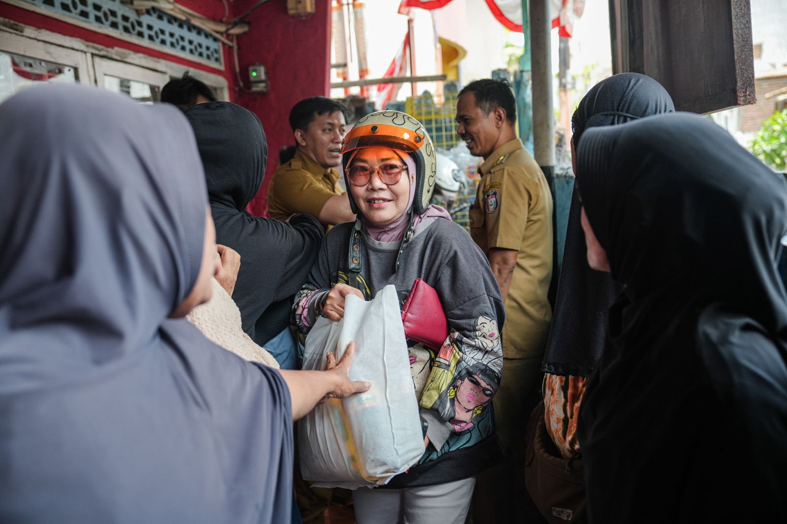 Pertamina Sulawesi Salurkan 2.000 Paket Sembako untuk Warga Prasejahtera