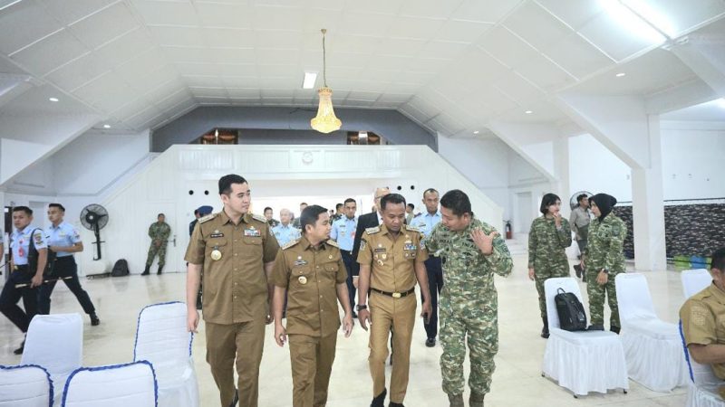 Hari Kesehatan TNI AL 2026, Wali Kota Parepare Tasming Hamid Terima Brevet Kehormatan di Makassar