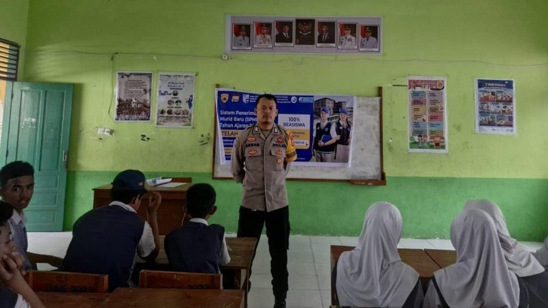 Sosialisasi SMA Kemala Taruna Bhayangkara, Bhabinkamtibmas Polsek Bacukiki Edukasi Pelajar SMPN 9 Parepare