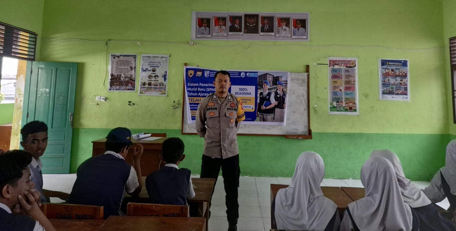Sosialisasi SMA Kemala Taruna Bhayangkara, Bhabinkamtibmas Polsek Bacukiki Edukasi Pelajar SMPN 9 Parepare