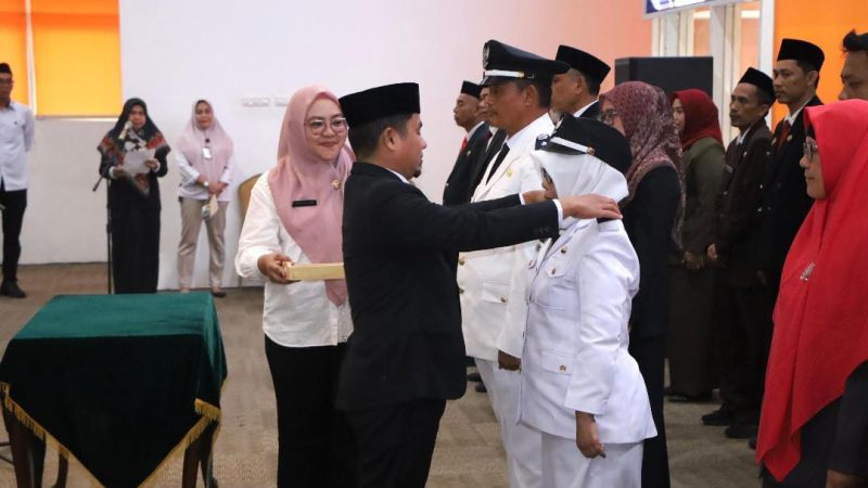 Tasming Hamid Lantik Sejumlah Pejabat, Tekankan Integritas dan Kerja Cepat