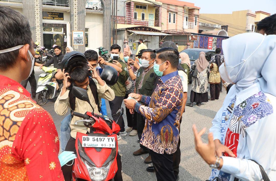 Pemkot Parepare Bagikan 1.750 Masker untuk Cegah ISPA di Tengah Kabut Asap