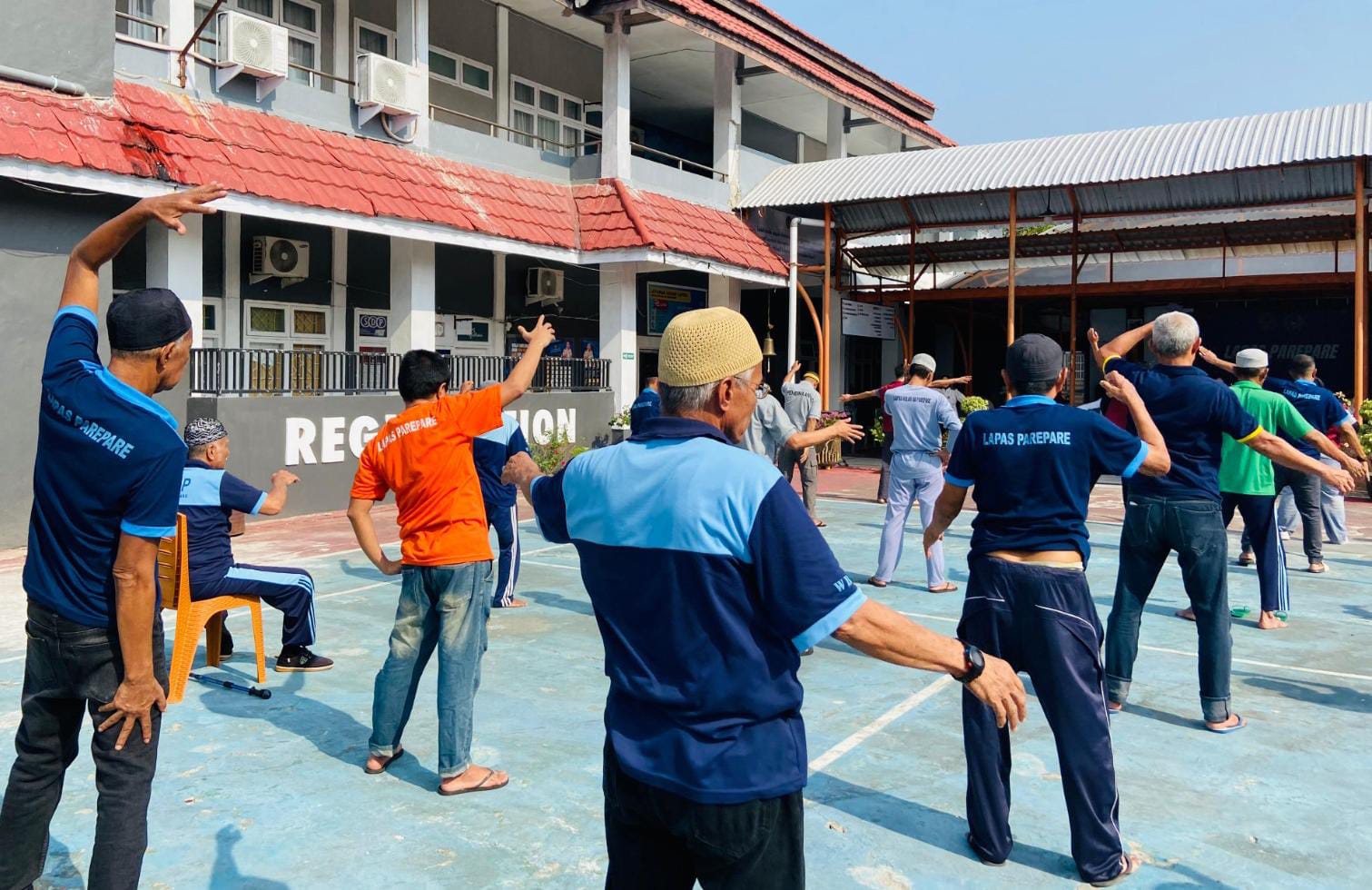 Memberi Semangat, Mendengar dengan Hati: Kalapas Parepare Lebih Dekat dengan WBP Lansia