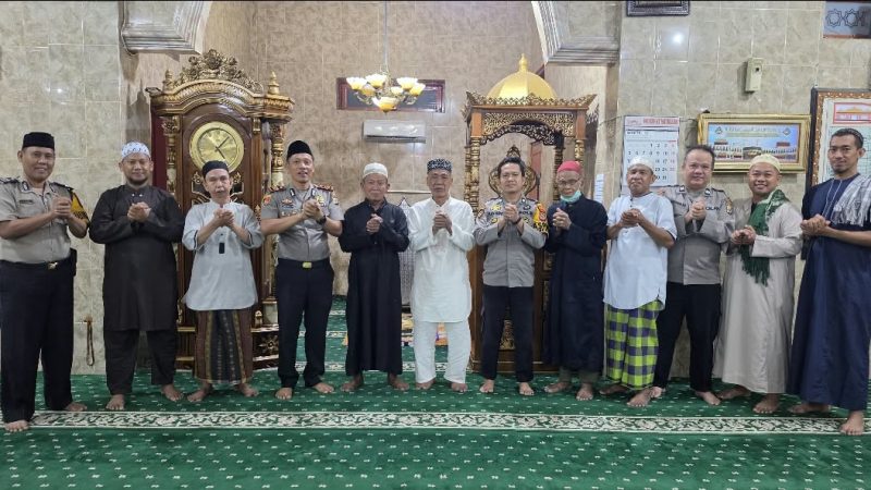 Subuh Keliling di Masjid Al Muttaqin, Kapolsek Ujung Eratkan Silaturahmi dan Sampaikan Pesan Kamtibmas