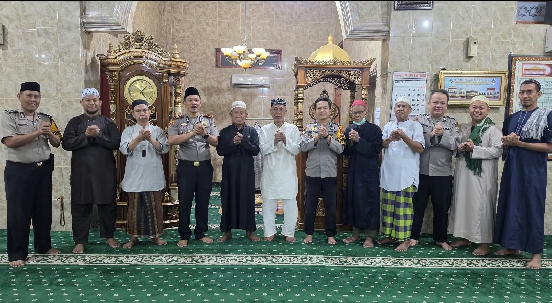 Subuh Keliling di Masjid Al Muttaqin, Kapolsek Ujung Eratkan Silaturahmi dan Sampaikan Pesan Kamtibmas